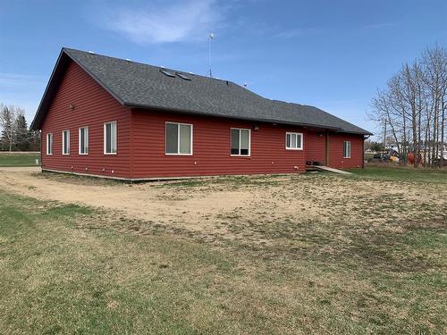 5209 49A Avenue, Bentley, AB 