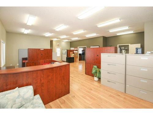 5209 49A Avenue, Bentley, AB 