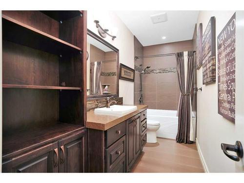 36 Sawyer Close, Red Deer, AB - Indoor Photo Showing Bathroom