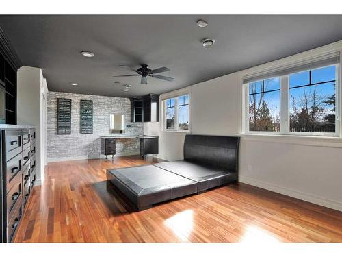 36 Sawyer Close, Red Deer, AB - Indoor Photo Showing Living Room