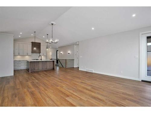 101-5300 60 Street, Sylvan Lake, AB - Indoor Photo Showing Kitchen