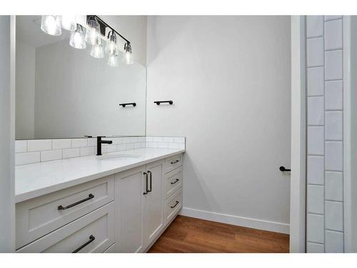 101-5300 60 Street, Sylvan Lake, AB - Indoor Photo Showing Bathroom