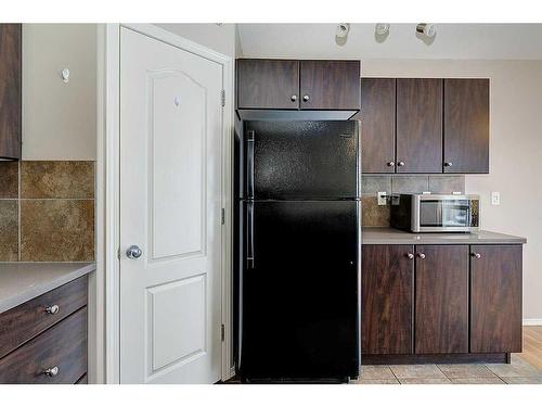 195 Ibbotson Close, Red Deer, AB - Indoor Photo Showing Kitchen