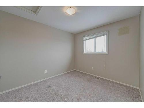 195 Ibbotson Close, Red Deer, AB - Indoor Photo Showing Other Room