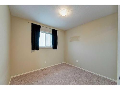 195 Ibbotson Close, Red Deer, AB - Indoor Photo Showing Other Room