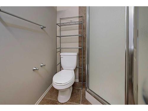 195 Ibbotson Close, Red Deer, AB - Indoor Photo Showing Bathroom