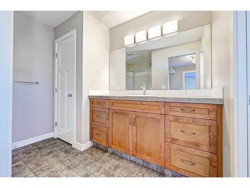 100 Thompson Crescent, Red Deer, AB - Indoor Photo Showing Bathroom