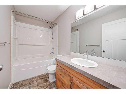 100 Thompson Crescent, Red Deer, AB - Indoor Photo Showing Bathroom