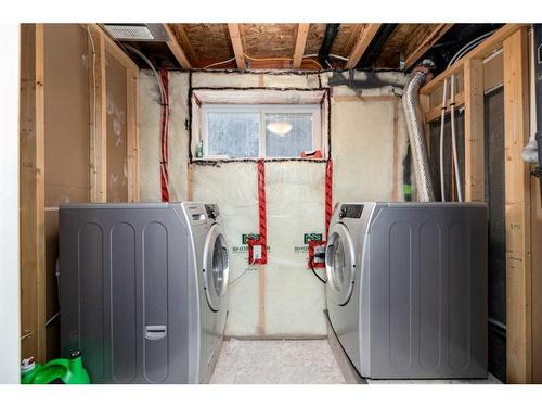 200 Kershaw Close, Red Deer, AB - Indoor Photo Showing Laundry Room