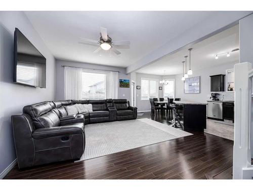 200 Kershaw Close, Red Deer, AB - Indoor Photo Showing Living Room