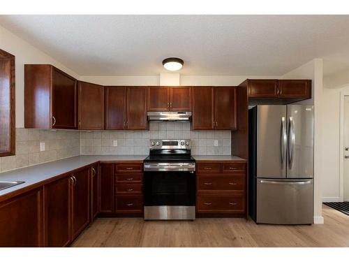 840 Osler Street, Carstairs, AB - Indoor Photo Showing Kitchen