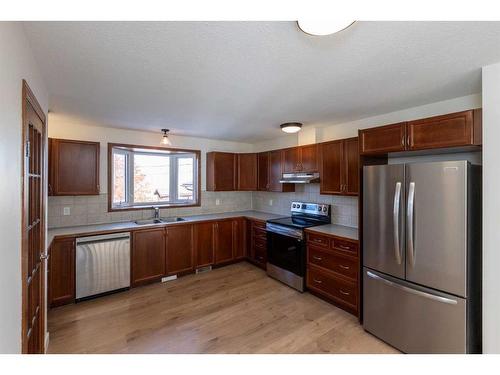 840 Osler Street, Carstairs, AB - Indoor Photo Showing Kitchen With Stainless Steel Kitchen With Double Sink