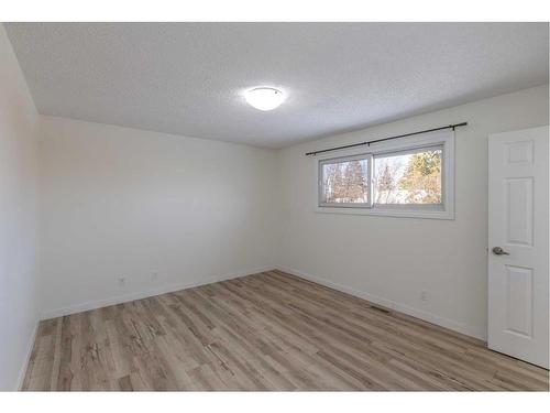 840 Osler Street, Carstairs, AB - Indoor Photo Showing Other Room