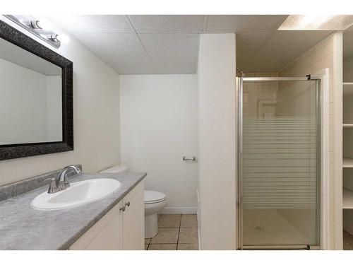 840 Osler Street, Carstairs, AB - Indoor Photo Showing Bathroom