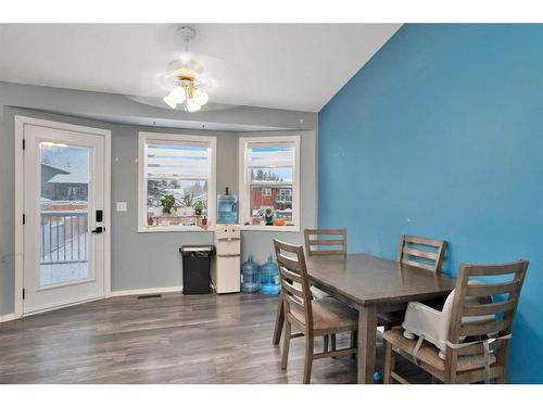 14 Hallgren Drive, Sylvan Lake, AB - Indoor Photo Showing Dining Room