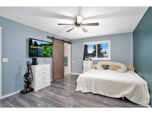 14 Hallgren Drive, Sylvan Lake, AB - Indoor Photo Showing Bedroom