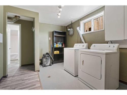 5007 43 Street, Camrose, AB - Indoor Photo Showing Laundry Room