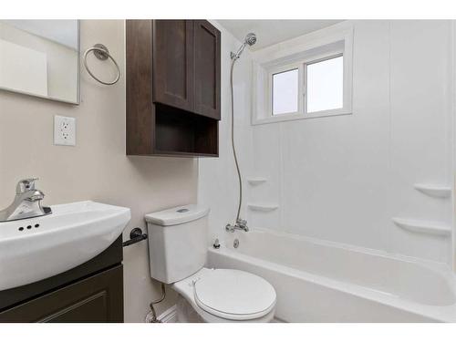 5007 43 Street, Camrose, AB - Indoor Photo Showing Bathroom