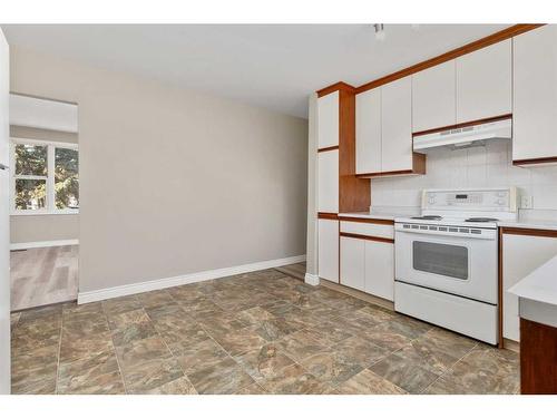 5007 43 Street, Camrose, AB - Indoor Photo Showing Kitchen