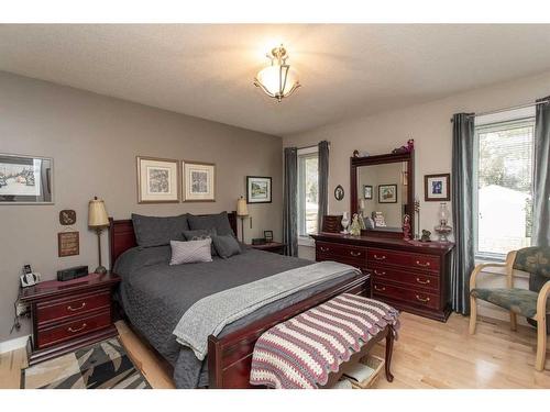 14 Pickwick Lane, Lacombe, AB - Indoor Photo Showing Bedroom