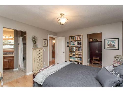 14 Pickwick Lane, Lacombe, AB - Indoor Photo Showing Bedroom