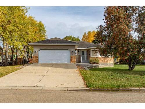 14 Pickwick Lane, Lacombe, AB - Outdoor With Facade