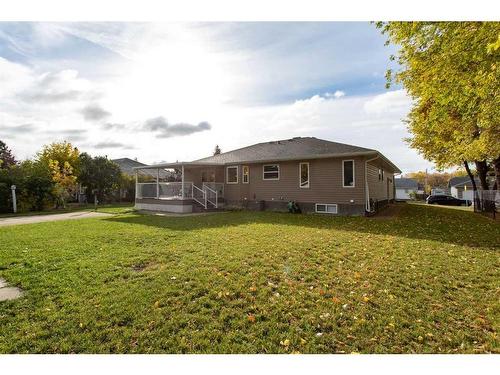 14 Pickwick Lane, Lacombe, AB - Outdoor