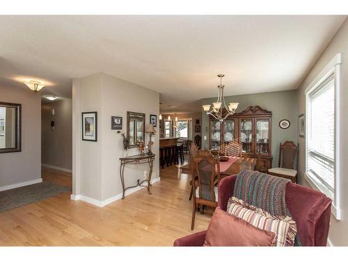 14 Pickwick Lane, Lacombe, AB - Indoor Photo Showing Living Room