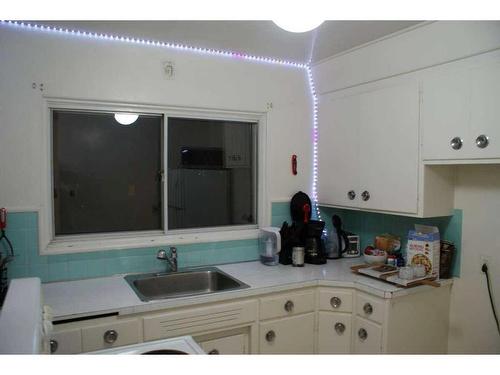 5230 4 Street Nw, Calgary, AB - Indoor Photo Showing Kitchen