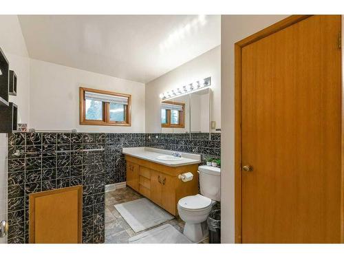 10621 60A Avenue Nw, Edmonton, AB - Indoor Photo Showing Bathroom