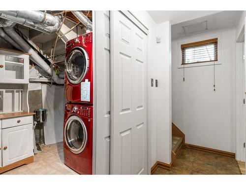 10621 60A Avenue Nw, Edmonton, AB - Indoor Photo Showing Laundry Room