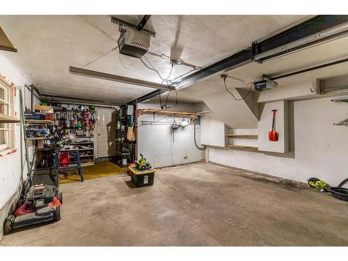 10621 60A Avenue Nw, Edmonton, AB - Indoor Photo Showing Garage