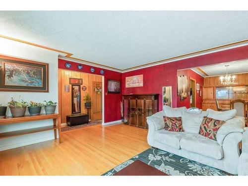 10621 60A Avenue Nw, Edmonton, AB - Indoor Photo Showing Living Room