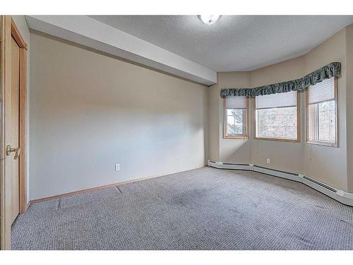 209-4512 52 Avenue, Red Deer, AB - Indoor Photo Showing Other Room