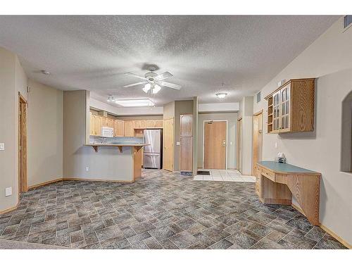 209-4512 52 Avenue, Red Deer, AB - Indoor