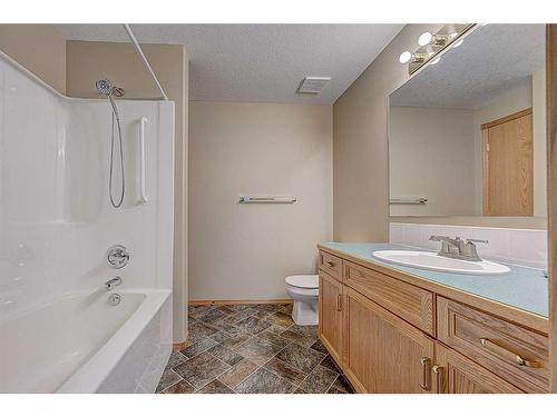 209-4512 52 Avenue, Red Deer, AB - Indoor Photo Showing Bathroom