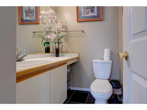 81 Kirsch Close, Red Deer, AB - Indoor Photo Showing Bathroom