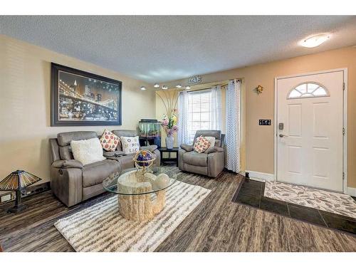 81 Kirsch Close, Red Deer, AB - Indoor Photo Showing Living Room