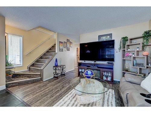 81 Kirsch Close, Red Deer, AB - Indoor Photo Showing Living Room