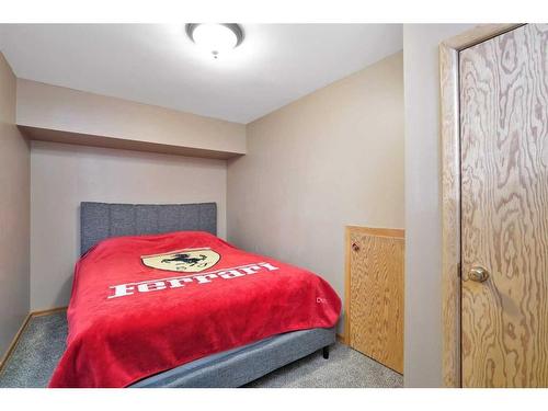 5713 West Park Crescent, Red Deer, AB - Indoor Photo Showing Bedroom