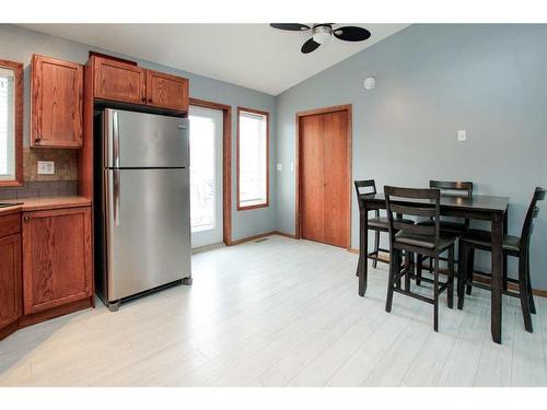 4905 Westbrooke Road, Blackfalds, AB - Indoor Photo Showing Kitchen