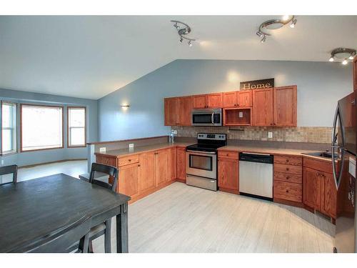 4905 Westbrooke Road, Blackfalds, AB - Indoor Photo Showing Kitchen