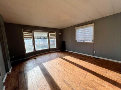 1407 Macquire Avenue, Ferintosh, AB - Indoor Photo Showing Other Room