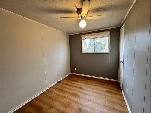 1407 Macquire Avenue, Ferintosh, AB - Indoor Photo Showing Other Room