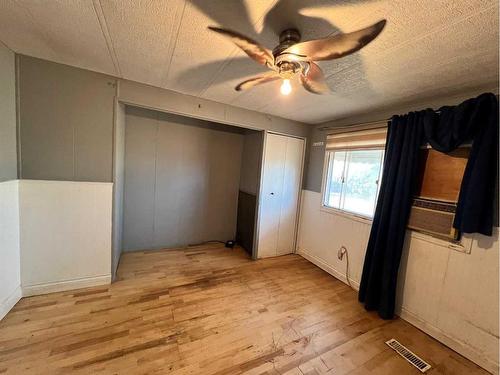 1407 Macquire Avenue, Ferintosh, AB - Indoor Photo Showing Other Room