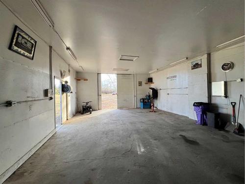 1407 Macquire Avenue, Ferintosh, AB - Indoor Photo Showing Garage