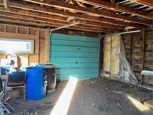 1407 Macquire Avenue, Ferintosh, AB - Indoor Photo Showing Garage