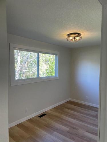 5036 54 Avenue, Eckville, AB - Indoor Photo Showing Other Room