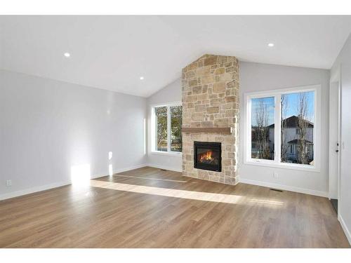 102-5300 60 Street, Sylvan Lake, AB - Indoor Photo Showing Living Room With Fireplace