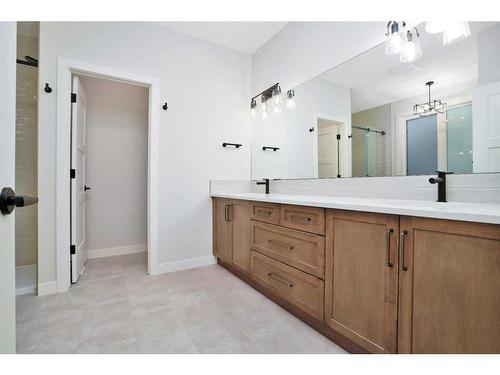 102-5300 60 Street, Sylvan Lake, AB - Indoor Photo Showing Bathroom